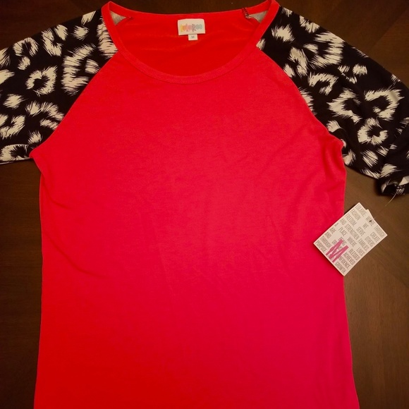 LuLaRoe Tops - LuLaRoe Gigi Top NWT Medium Red Black Sleeves